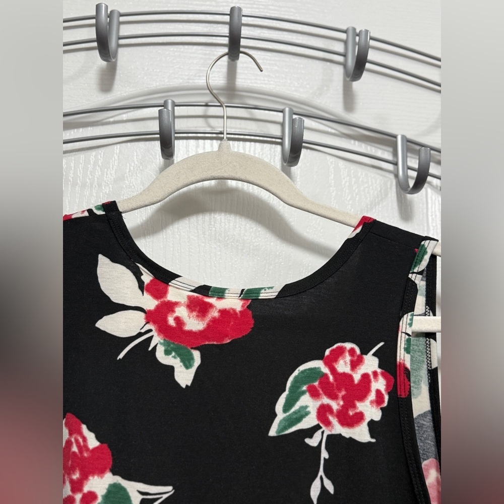 NWT LuLaRoe Tank Top Women’s‎ L Black Red Roses Sleeveless Floral Dark Romantic - Picture 13 of 16